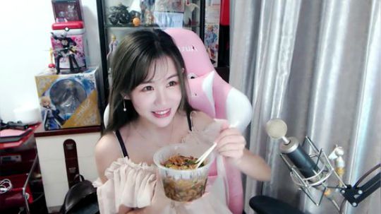 喵老师的圣诞树发布了一个斗鱼视频2019-03-15