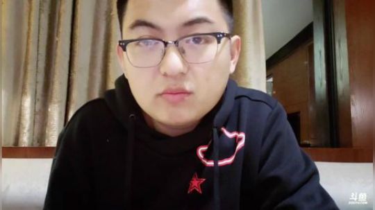 我在斗鱼看火力堂主直播户外