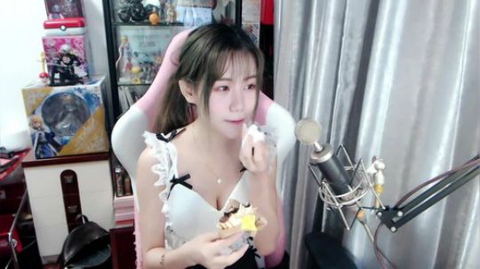 喵老师的圣诞树发布了一个斗鱼视频2019-03-15