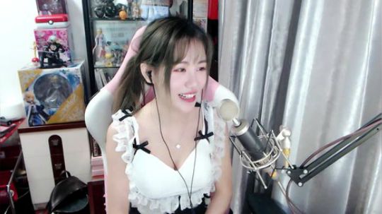 喵老师的圣诞树发布了一个斗鱼视频2019-03-15