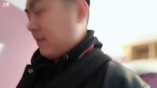 我在斗鱼看火力堂主直播户外