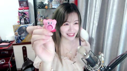 喵老师的圣诞树发布了一个斗鱼视频2019-03-16