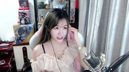 喵老师的圣诞树发布了一个斗鱼视频2019-03-16