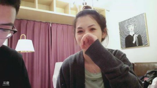 我在斗鱼看火力堂主直播户外