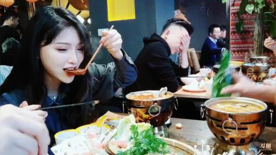 我在斗鱼看涂鸦酱Q直播主机游戏