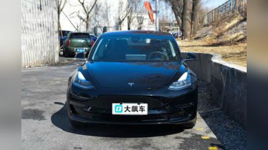 我们从美国运来一辆特斯拉Model3，准备拆开看看