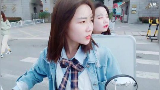 姑：今天我在武体天桥上面贴膜 2019-03-16 16点场