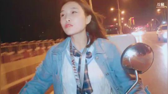 姑：今天我在武体天桥上面贴膜 2019-03-16 22点场