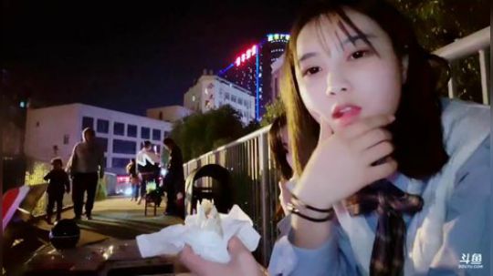 姑：今天我在武体天桥上面贴膜 2019-03-16 20点场
