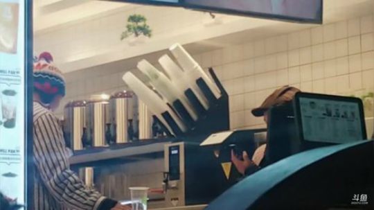 户外遛狗王飞哥发布了一个斗鱼视频2019-03-20