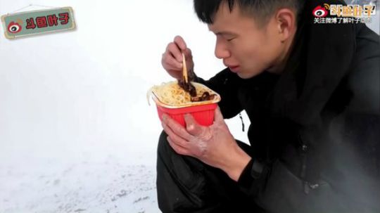 在准备《变形记》，晚点开播！ 2019-03-20 18点场