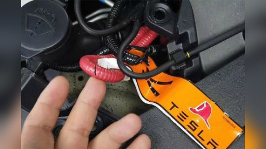 车头藏着一把“刀”，特斯拉安全设计依旧不成熟