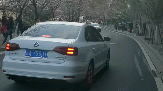 微微开