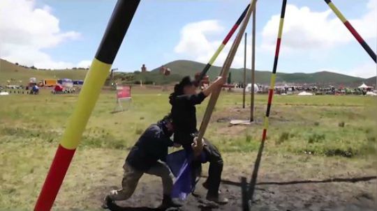 在准备《变形记》，晚点开播！ 2019-03-20 10点场