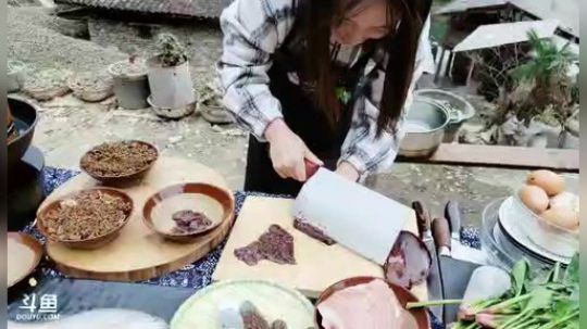 肖淑洁生命中的光和盐发布了一个斗鱼视频2019-03-20