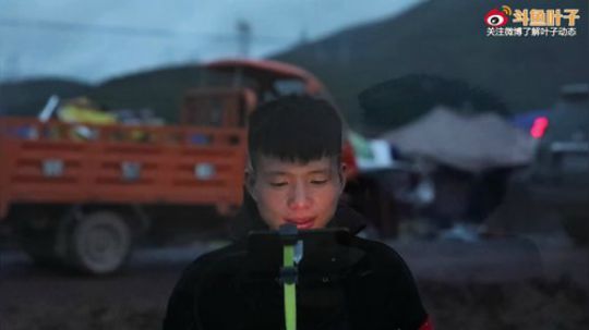 在准备《变形记》，晚点开播！ 2019-03-20 16点场