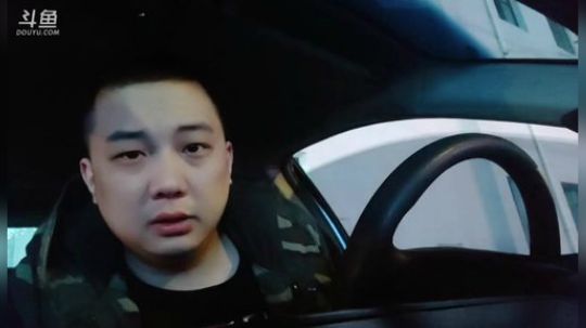 我在斗鱼看我爱吃远饭直播格斗游戏