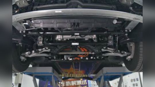 简直大开眼界！Model 3的悬架是塑料