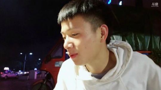 在准备《变形记》，晚点开播！ 2019-03-20 22点场