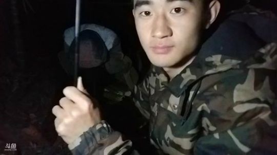 带上她们荒野求生 2019-03-22 02点场