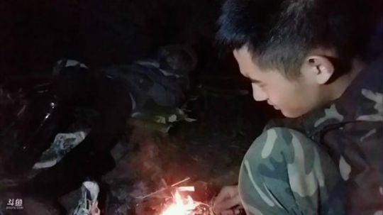 带上她们荒野求生 2019-03-22 00点场