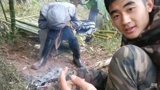 带上她们荒野求生 2019-03-22 06点场