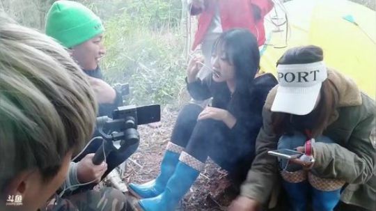 带上她们荒野求生 2019-03-22 14点场