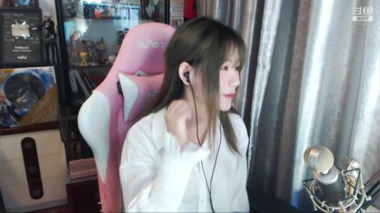 喵老师的圣诞树发布了一个斗鱼视频2019-03-23