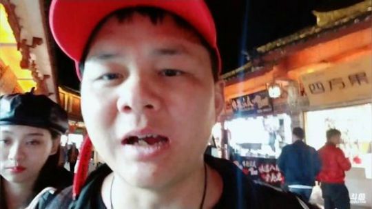 户外遛狗王飞哥发布了一个斗鱼视频2019-03-23