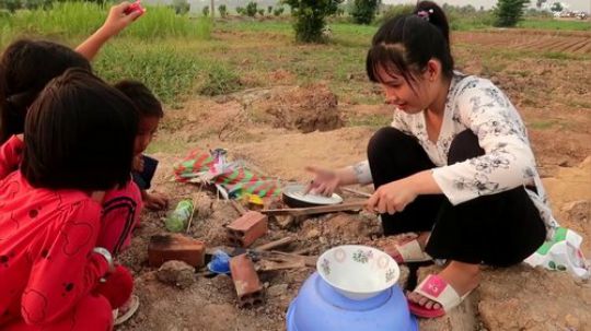 【水上人家】 水萍花粉：脆脆的食物！