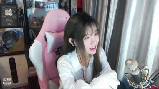 喵老师的圣诞树发布了一个斗鱼视频2019-03-23