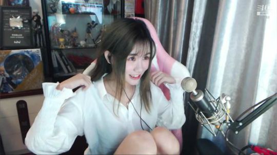 喵老师的圣诞树发布了一个斗鱼视频2019-03-24