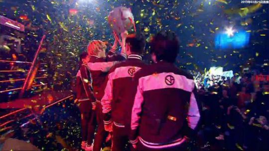 DreamLeague Major VG夺冠捧杯瞬间