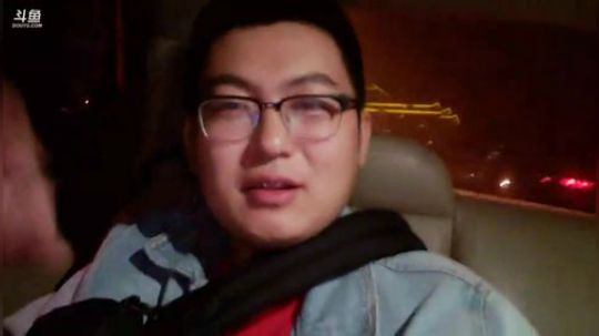 我在斗鱼看火力堂主直播户外