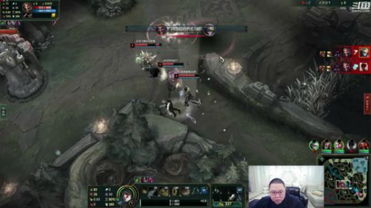 我在斗鱼看即将拥有人鱼线的PDD直播英雄联盟