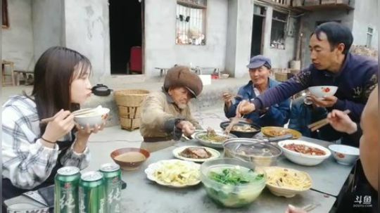 和姑姑上山做饭(≧ω≦)/ 2019-03-20 18点场