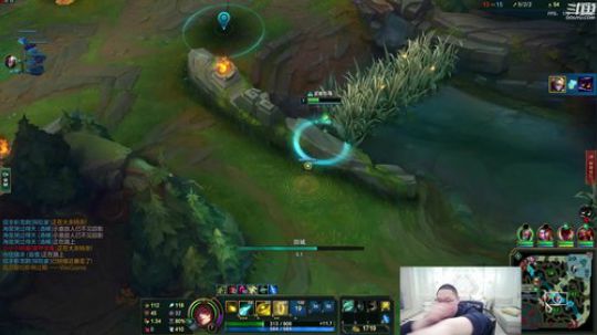 我在斗鱼看即将拥有人鱼线的PDD直播英雄联盟
