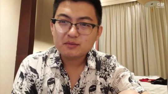 我在斗鱼看火力堂主直播户外