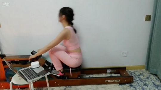 我在斗鱼看刘灶灶直播户外