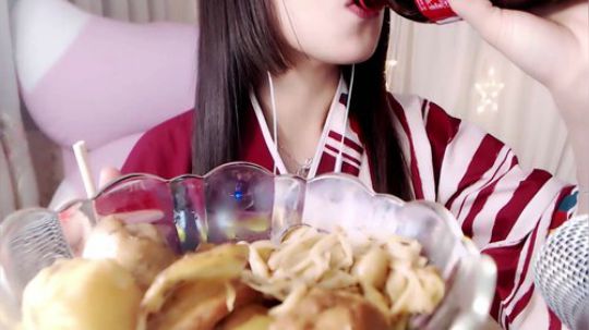 洛洛的吃播唇播剪辑：黄焖鸡米饭