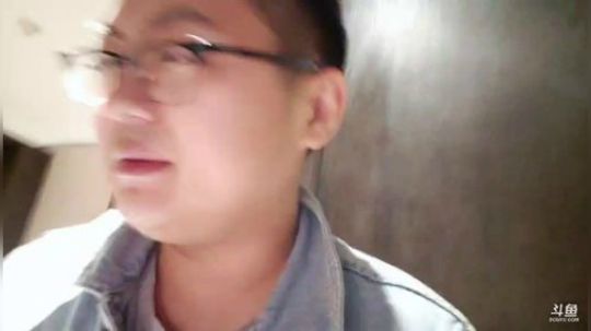我在斗鱼看火力堂主直播户外