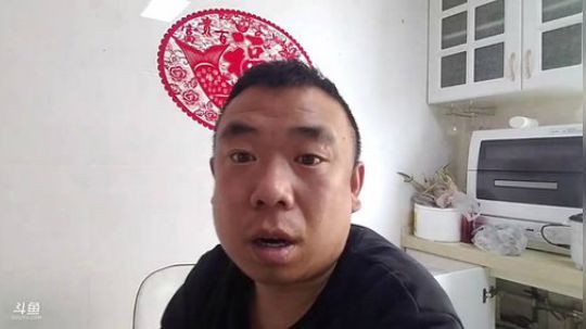 我在斗鱼看主播小黑亮亮直播美食