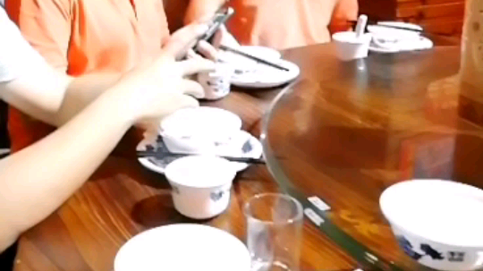 公司大露餐，啦啦啦