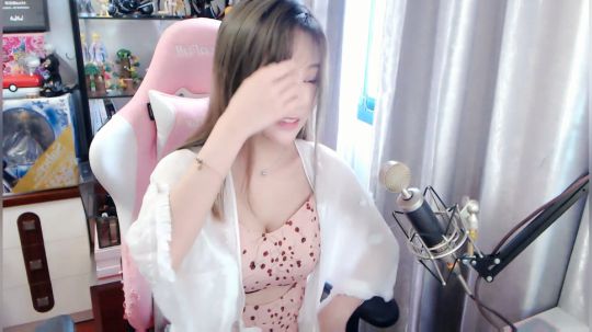 喵老师的圣诞树发布了一个斗鱼视频2019-03-30
