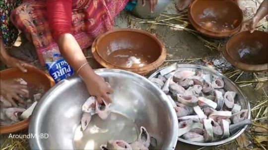 【印度美食】 鲤鱼蔬菜咖喱杂烩，300名村民享用