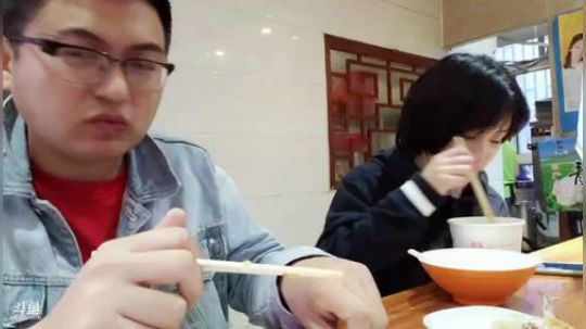 我在斗鱼看火力堂主直播户外