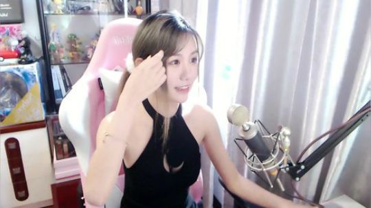 喵老师的圣诞树发布了一个斗鱼视频2019-03-31