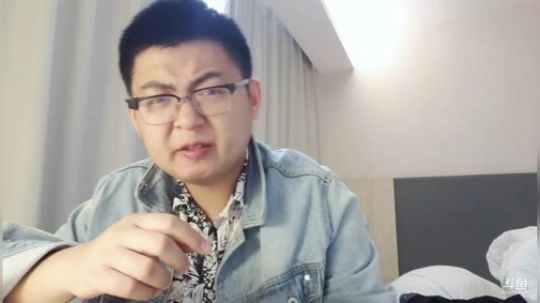 我在斗鱼看火力堂主直播户外