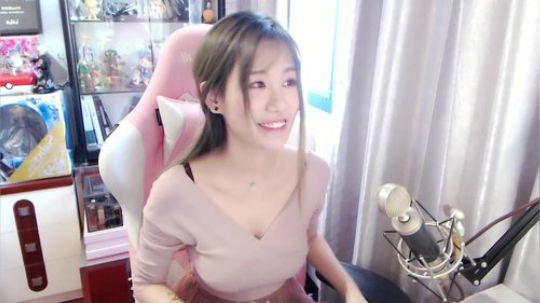 喵老师的圣诞树发布了一个斗鱼视频2019-04-01