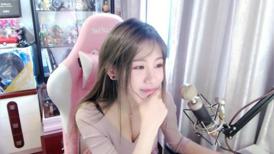 喵老师的圣诞树发布了一个斗鱼视频2019-04-01